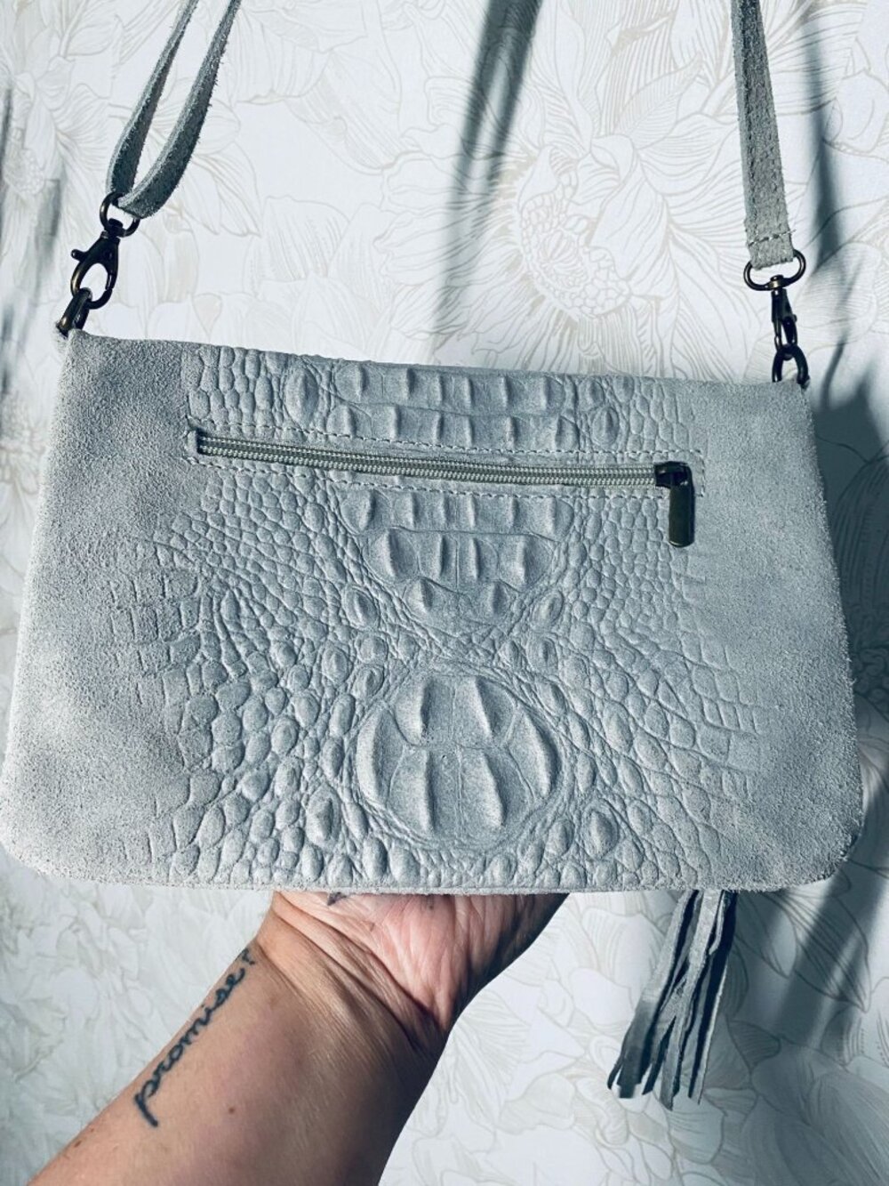 Artisan Made In Italy Crocodile Embossed Gray Suede Foldover Crossbody Clutch Wi - Picture 6 of 11